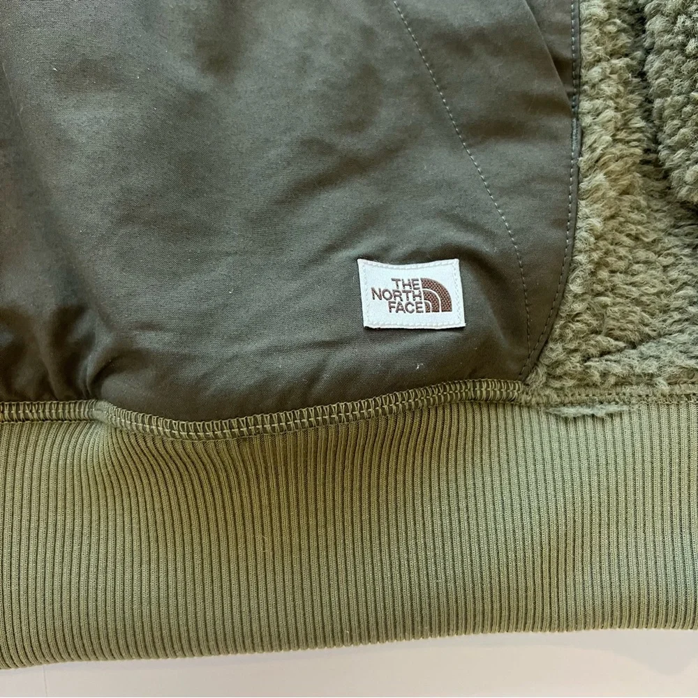 The North Face Heavyweight Men’s Olive Green Fleece Pullover